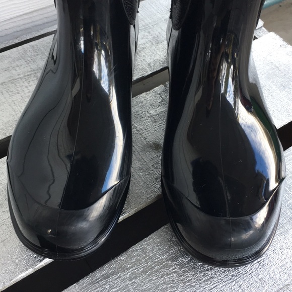 SOLDMichael Kors Fulton Mid Rain boots w/ Faux Fur - Picture 6 of 8